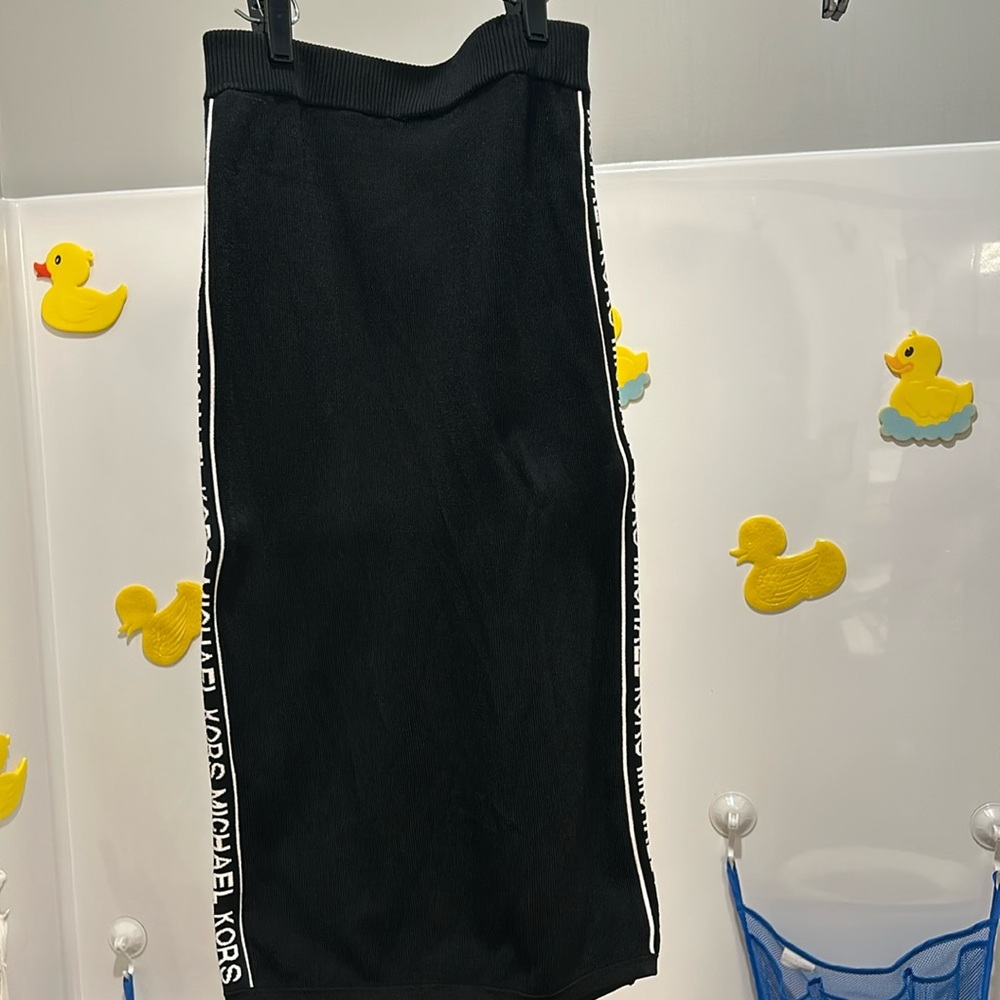 MK used black and white stretch skirt size xxs